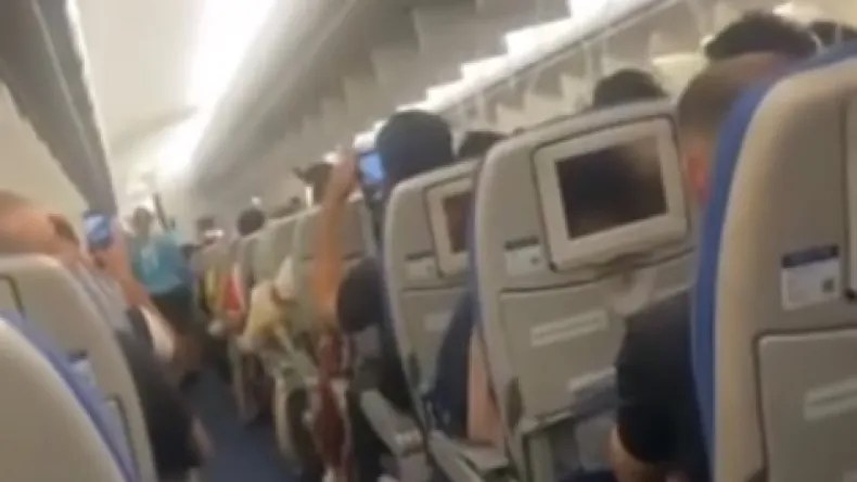 Réaction des passagers d’un vol Air Algérie après un problème technique (VIDEO)