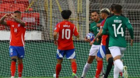 بالفيديو.. هدف غريب لتشيلي أمام بوليفيا يتسبب في مشادة بين اللاعبين