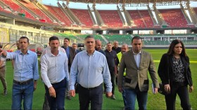 بالصور.. الوزير بلعريبي يتفقد ملعب “علي عمار” بالدويرة