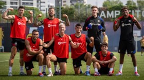 نادي برشلونة يكشف عن قميصه الثالث