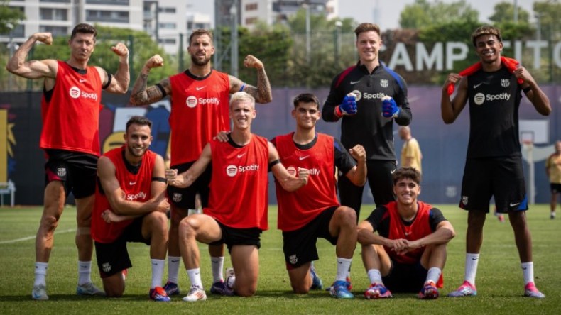 نادي برشلونة يكشف عن قميصه الثالث