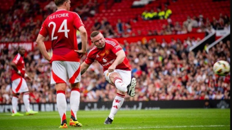 بالفيديو.. روني يسجل هدفا عالميا في مباراة خيرية