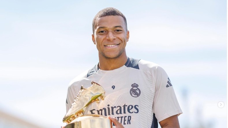 مبابي يتوّج بجائزة جديدة