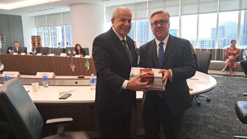 مباحثات هامة بين حشيشي ورئيس شركة “شيفرون” الأمريكية