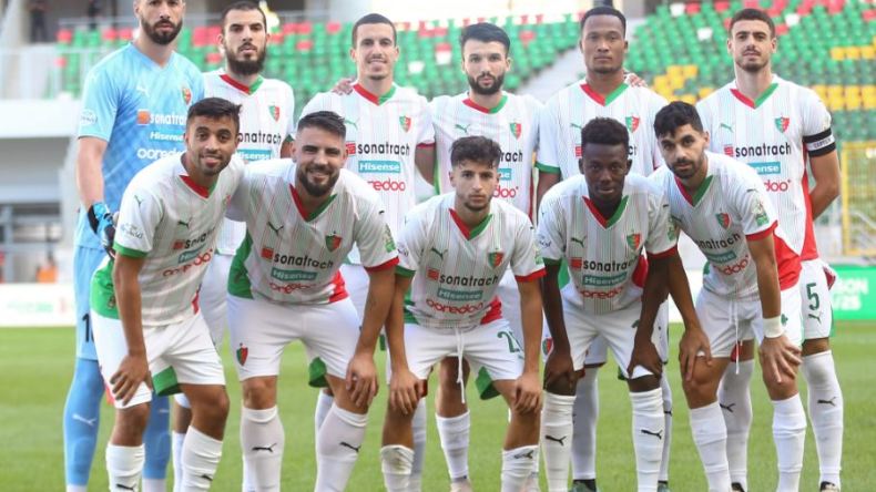 الطاقم الفني لمولودية الجزائر في ورطة بسبب الإصابات