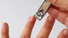 لماذا يجب ألا تشارك مقص الأظافر مع الآخرين؟