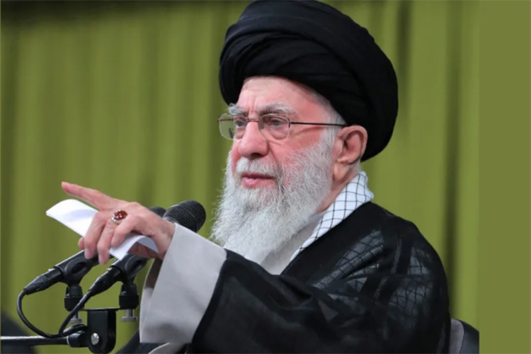 Première réaction de Khamenei à l’annonce par Israël de la mort de Nasrallah 