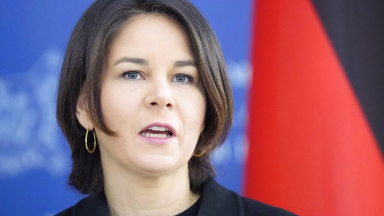 وزيرة الخارجية الألمانية تبدأ جولة إقليمية تشمل عدة دول عربية