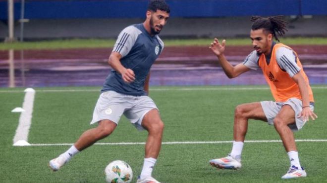 بِالفيديو: آخر حصة تدريبية لـ “مُحاربي الصّحراء” تحت أجواء ماطرة