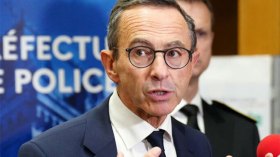 وزير الداخلية الفرنسي يبتزّ الدول الرافضة لاستقبال مهاجريها