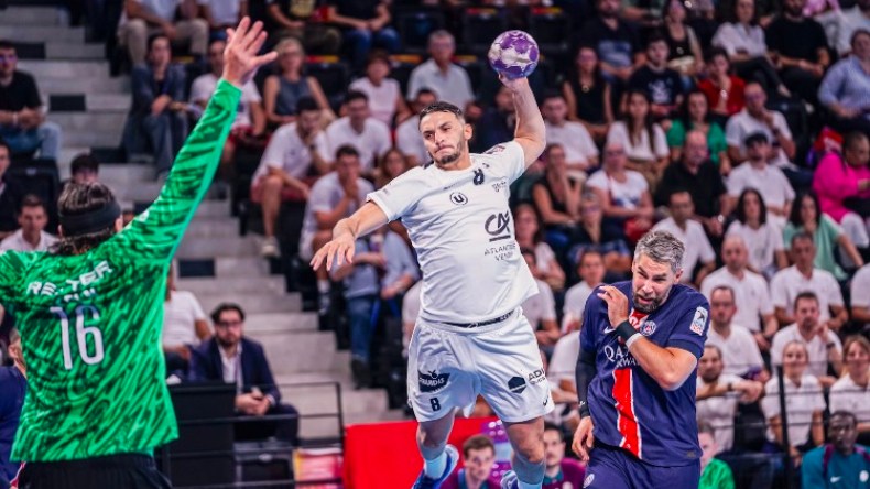 كأس وجائزة بِفرنسا للدولي الجزائري في كرة اليد أيوب عبدي