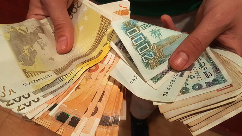 4 أسباب وراء ارتفاع اليورو على مستوى السوق السوداء
