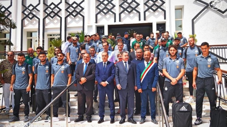 بِالصّور: وصول المنتخب الوطني إلى وهران