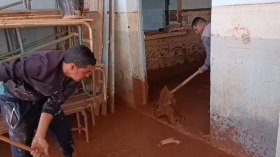 متطوعون يرفعون التحدّي لتنظيف الابتدائيات من مخلفات السيول