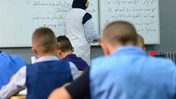 بل هي دروسٌ لُصوصيةٌ!