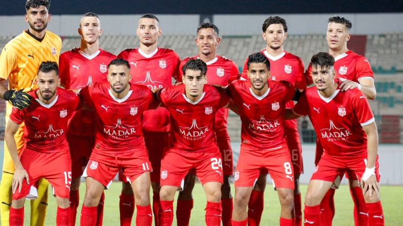 طاقم تحكيم أوغندي لإدارة مباراة بلوزداد والجمارك البوركينابي