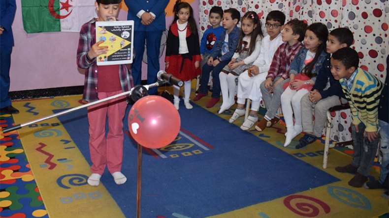 روضات وابتدائيات تستقبل التلاميذ بـ”البالونات” والمهرّجين