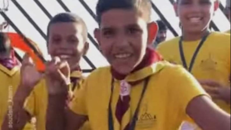 “الدڨلة سلعة زينة”.. طفل جزائري يصنع الحدث بأغنية عفوية!