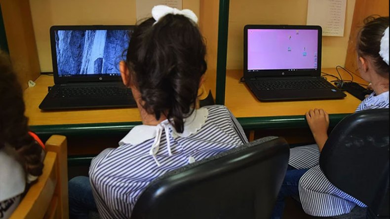 مخابر ومناصب كافية لأساتذة المعلوماتية بالمدارس