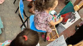 ورشات للرسم والتلوين بالمعارض تستقطب العائلات