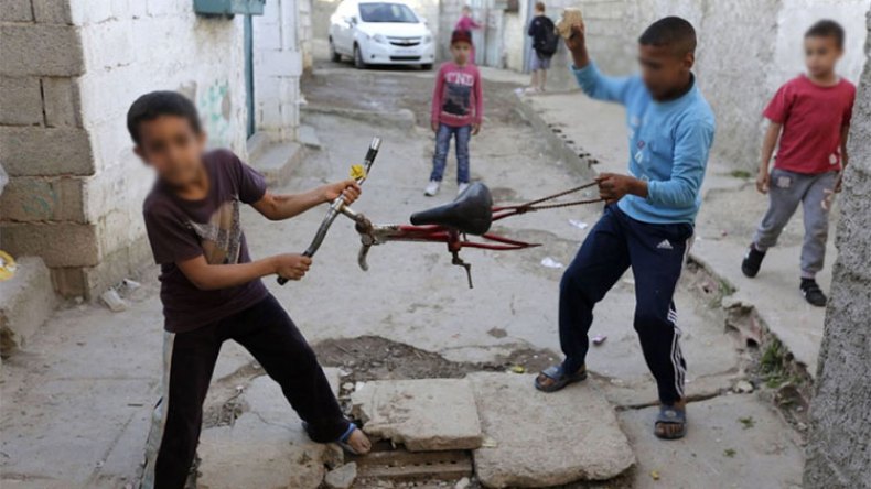 من يُنقذ أطفالنا؟