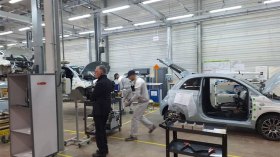 دروس بجامعة وهران والتطبيق في مصنع “فيات” بطفراوي