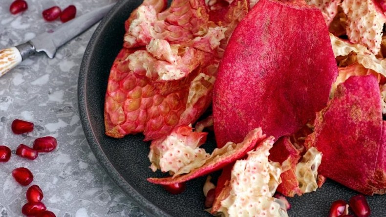 تعرّف على الفوائد المدهشة لقشور الرمان