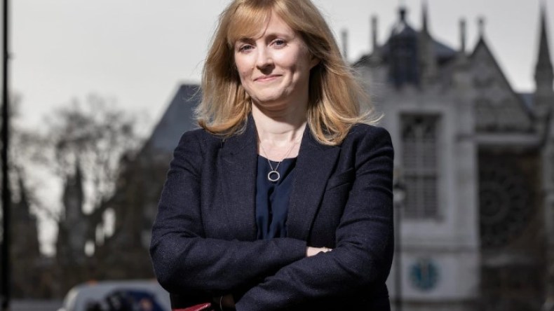 نائبة بريطانية تستقيل احتجاجا على فضيحة رئيس الوزراء