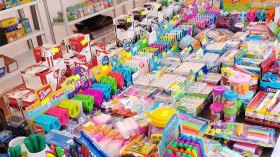 الأسواق الجوارية تفتح أبوابها “مبكرا” لبيع المستلزمات المدرسية!
