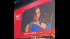 بالفيديو.. لن تصدق ما قالته مخرجة يهودية خلال تكريمها بمهرجان البندقية!