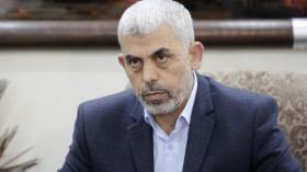 الاحتلال يهدد السنوار من خلال إلقاء مناشير هذا محتواها!