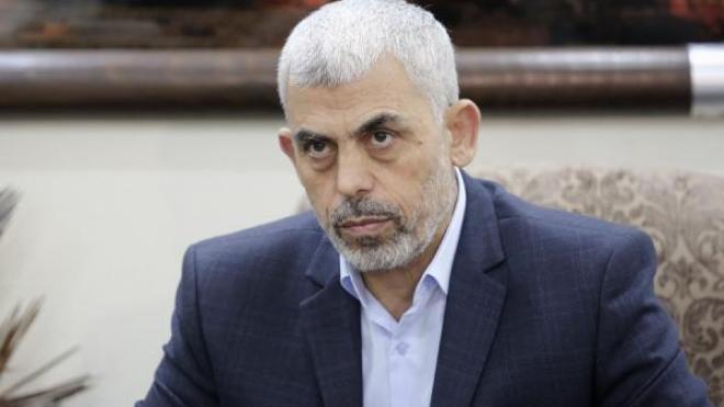 الاحتلال يهدد السنوار من خلال إلقاء مناشير هذا محتواها!