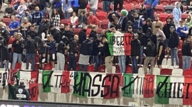 Match Israël-Italie: Des supporters italiens tournent le dos pendant l’hymne israélien
