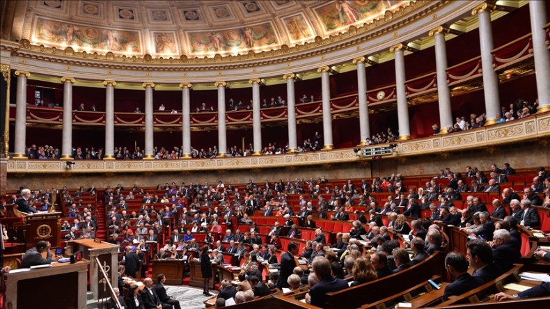 France: 81 députés ont signé la demande de destitution de Macron