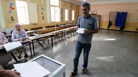 الغيث في الجزائر والمطريات في فرنسا