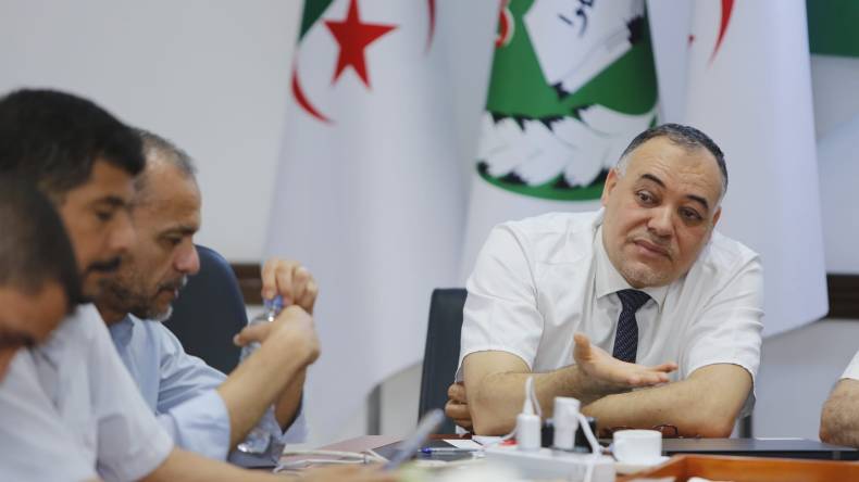 حركة مجتمع السلم تنتقد “عودة ممارسات إدارية قديمة”