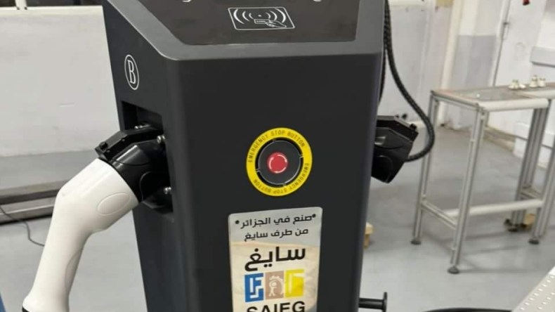 الجزائر تشرع في تصدير أعمدة شحن السيارات الكهربائية نحو ليبيا وإيطاليا