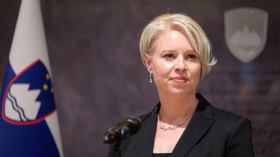 الجزائر وسلوفينيا ستعملان معا من أجل “إحلال السلم عبر العالم”