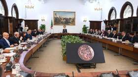 الرئيس تبون يأمر بتشديد الخناق على “لوبيات الاستيراد”