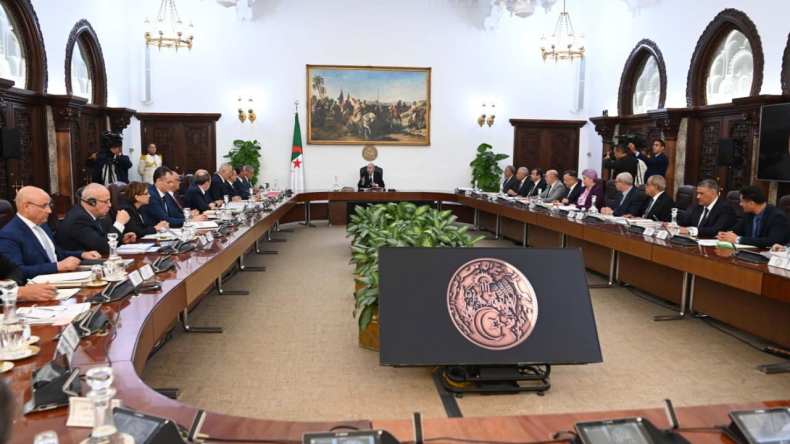 الرئيس تبون يأمر بتشديد الخناق على “لوبيات الاستيراد”