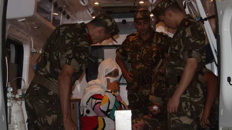 الجيش يتدخل لمساعدة المتضررين من فيضانات بشار.. صور