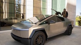 ماسك يُطفئ محرّك سيارة الرّئيس الشّيشاني “عن بُعد”