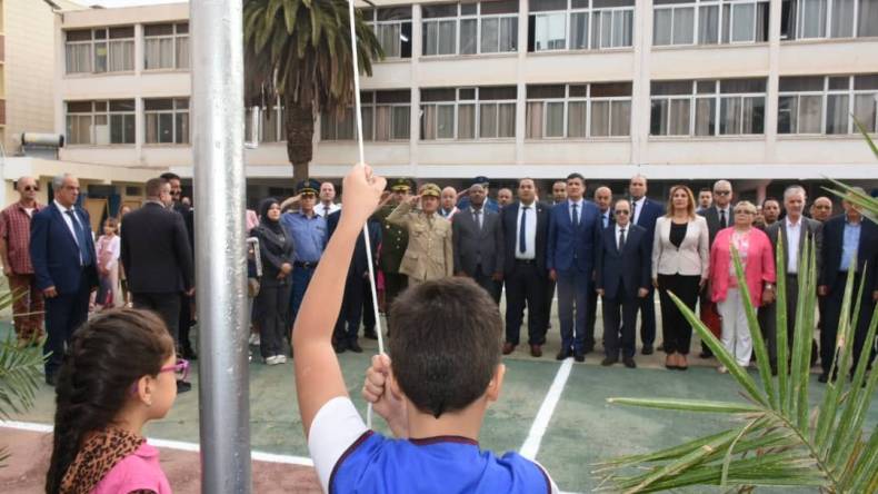 المدارس تفتح أبوابها لقرابة 12 مليون تلميذ