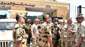 رئيس أركان الجيش المصري يزور معبر رفح على حدود القطاع