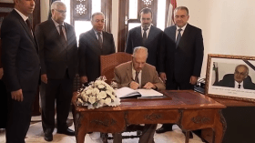 قوجيل يوقع على سجل تعازي رئيس الوزراء اللبناني الأسبق سليم الحص