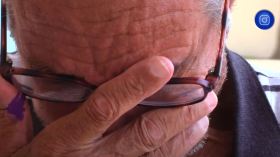 رئاسيات 7 سبتمبر 2024 .. مواطن يذرف الدموع خلال تأديته واجبه الانتخابي