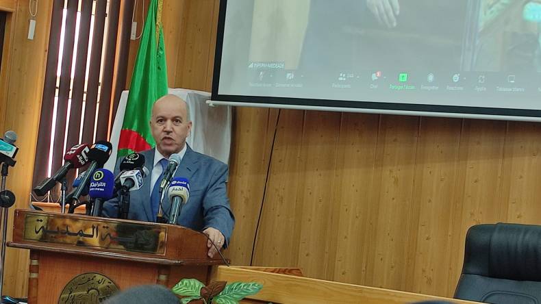 سايحي يفتتح فعاليات “أكتوبر الوردي” لمكافحة سرطان الثدي بالمدية