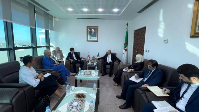 زيتوني يستقبل نائب المفوض البريطاني للتجارة لتعزيز التعاون الاقتصادي