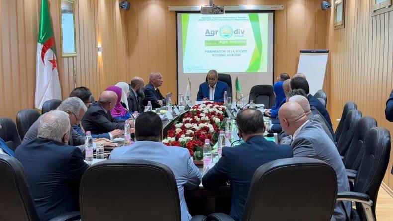 وزير الصناعة يزور مجمع “أغروديف” ويُسدي تعليمات هامة