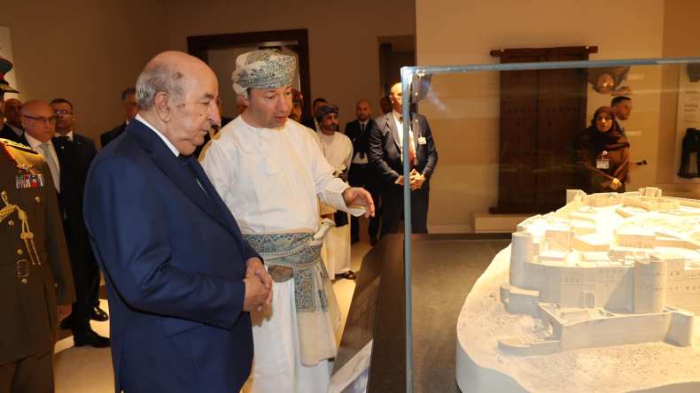 بالصور.. الرئيس عبد المجيد تبون يزور المتحف الوطني بالعاصمة العمانية مسقط